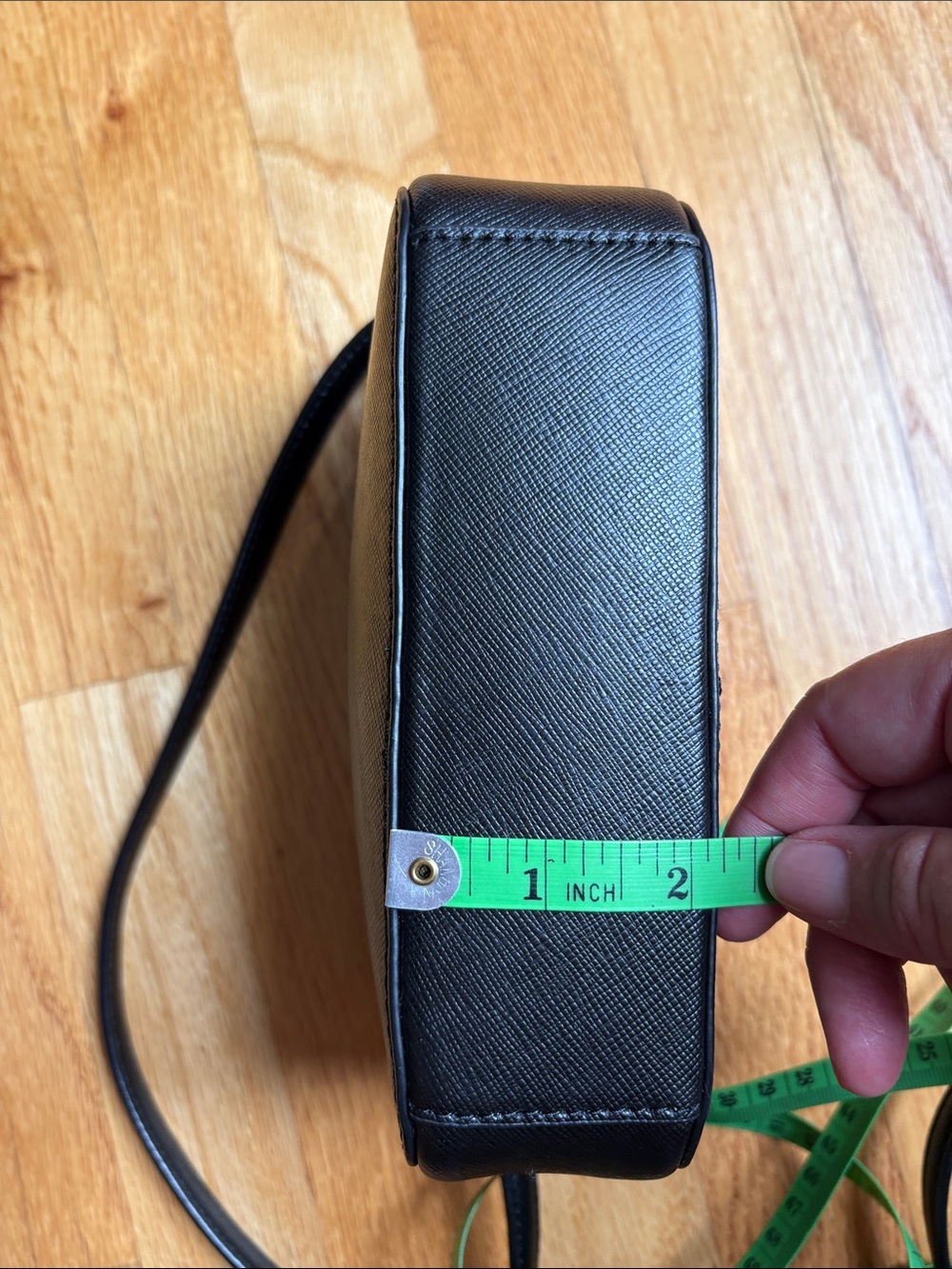 kate spade black leather crossbody camera bag with gold logo - Picture 8 of 8